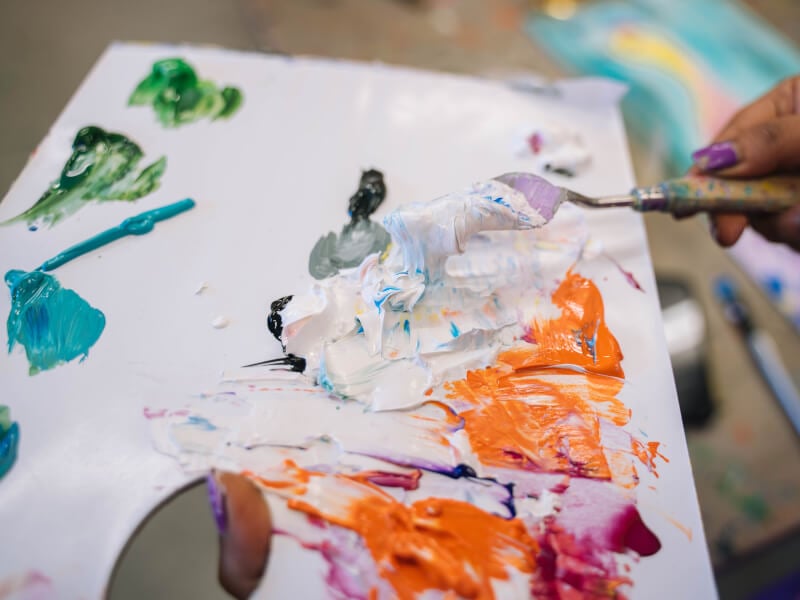Mixing paint with a palette knife